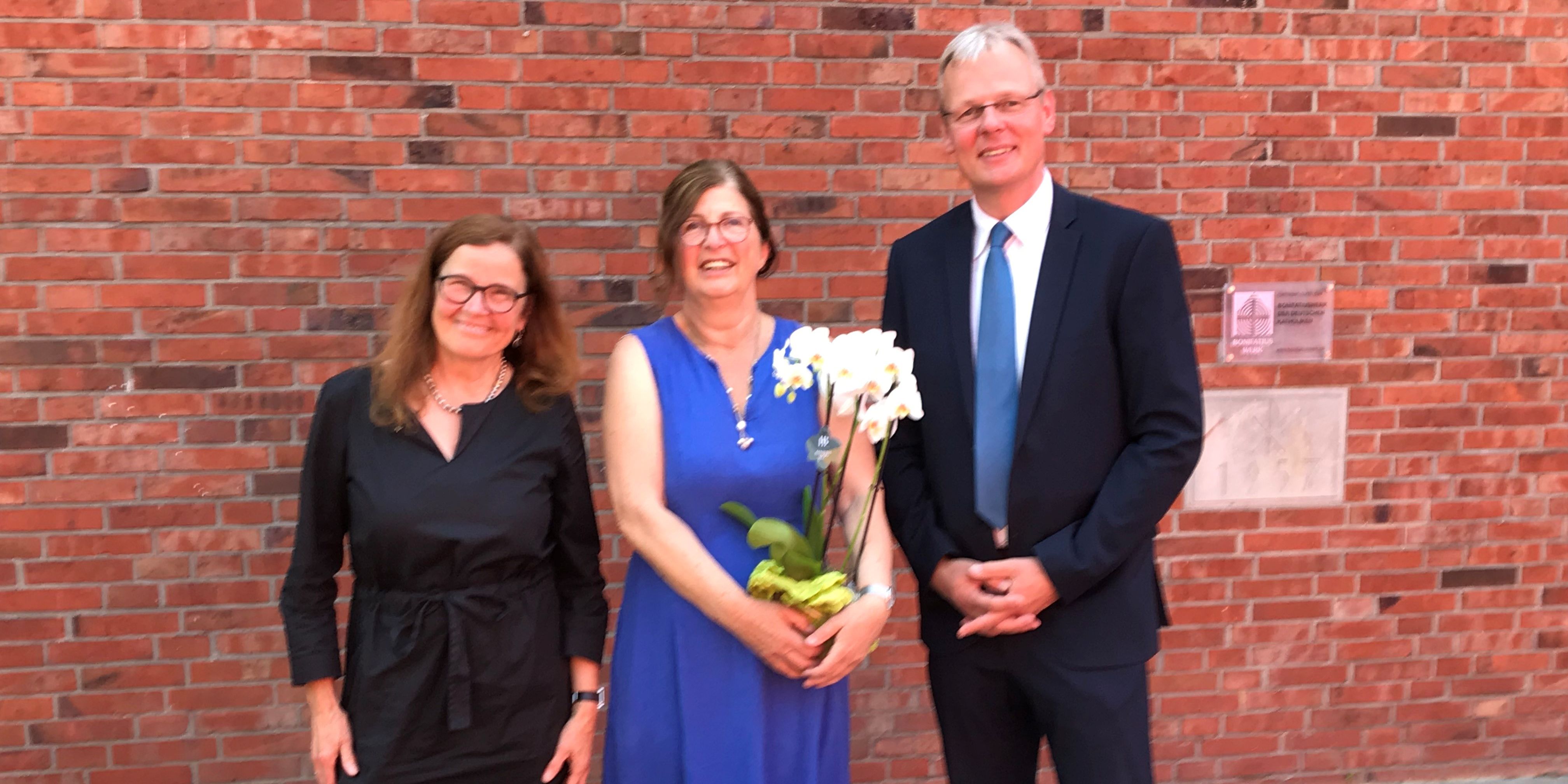 Schulleiterin Elsbeth Korte, Konrektorin Beatriz Carstens, Schulrat Axel Diekmann