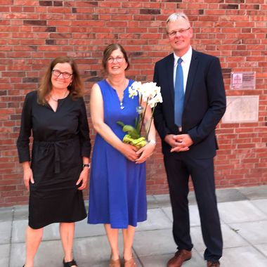 Schulleiterin Elsbeth Korte, Konrektorin Beatriz Carstens, Schulrat Axel Diekmann