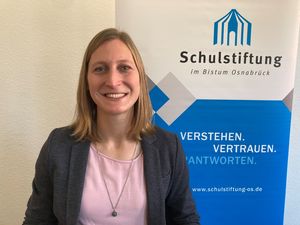 Verkehrssicherheit am Gymnasium Marianum - Warnkragen für den Jahrgang 5 -  Schulstiftung im Bistum Osnabrück