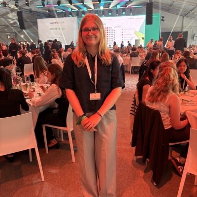 Marianum-Schülerin Paula Schoe gewinnt Sonderpreis beim Bundesfinale von „Jugend forscht“
